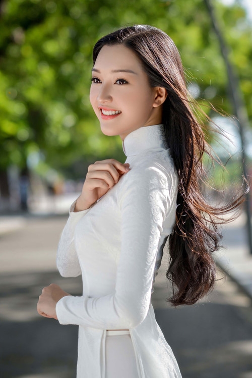 Ngọc Trân sở hữu vẻ đẹp đặc trưng của con gái Huế.